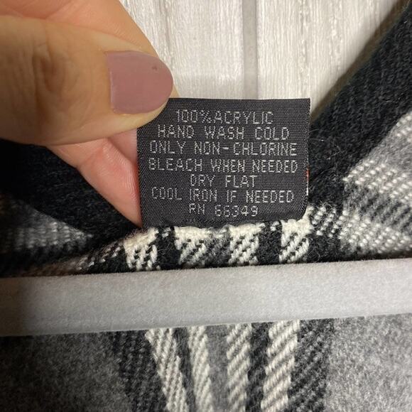 VFraas plaid poncho open wrap - Picture 3 of 4